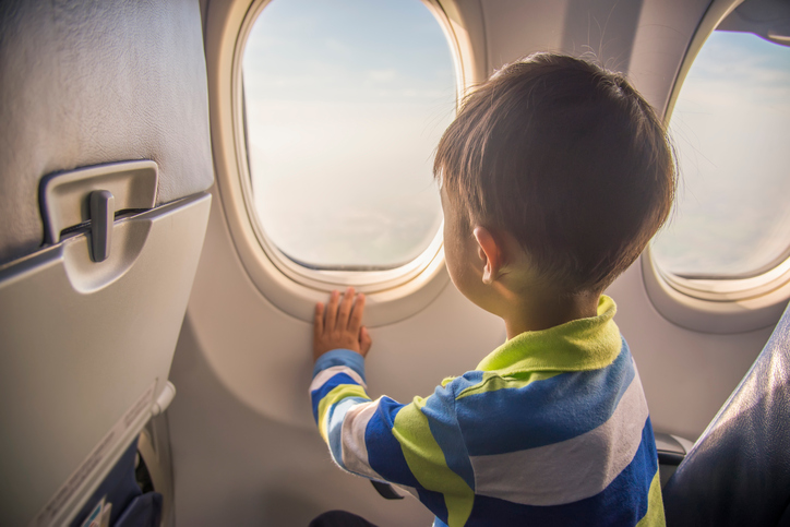 Menor pode viajar sozinho mediante a apresentação da autorização de viagem internacional para menor