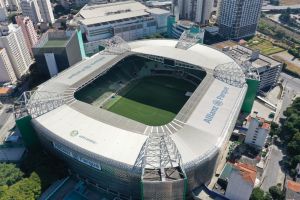 Paisagem aérea do Estádio Allianz Parque no dia ensolarado
